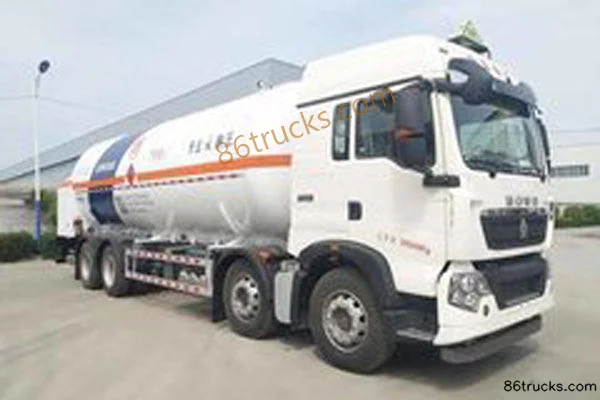Juwang Juwang Sinotruk HOWO chassis liquid transport truck