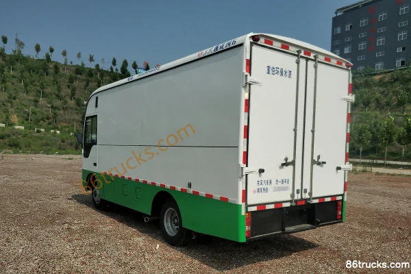 Dongfeng Lianhua 140hp Enclosed Van Truck Exterior (3) | 86Trucks