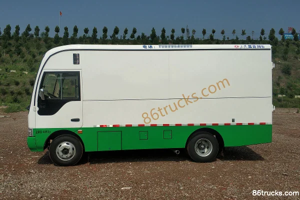 Dongfeng Lianhua 140hp Enclosed Van Truck Exterior (2) | 86Trucks