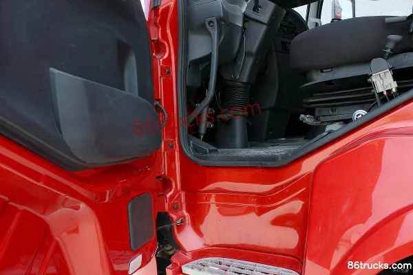 SHACMAN Commercial Vehicle Xuande X6 Composite Version 300 hp 8X4(12 wheels) 6.8m Dump Truck Cab (2) | 86Trucks