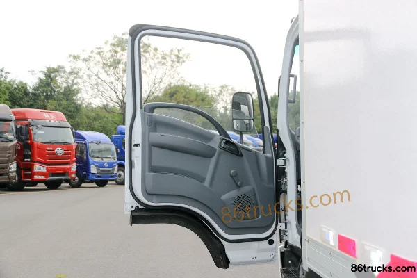 Isuzu KV600 130hp 4X2(6 wheels) 4.03m Refrigerated Truck (Shunzhao) Cab (1) | 86Trucks