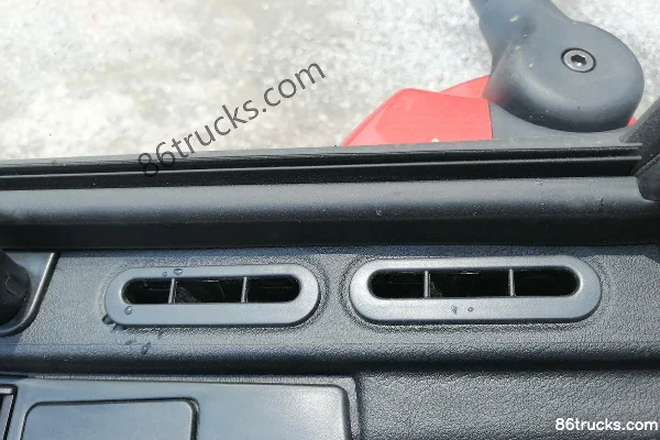 FAW Jiefang J6M Heavy Truck 350 hp 4X2(6 wheels) Tractor Truck (12-speed) Cab (3) | 86Trucks