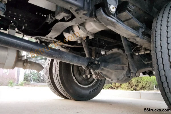 JAC Shuailing Q3 version urbaine tout usage 132 ch 4X2(6 roues) camion fourgon léger cabine simple 4,15 m Châssis (3) | 86Trucks