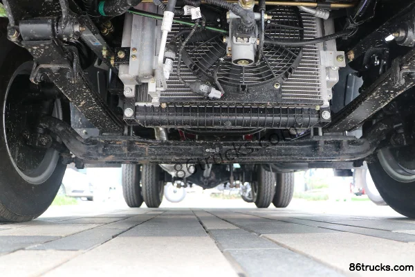 FAW Jiefang HuVR 88hp 4X2(6 wheels) 3.7m single-row flatbed light truck (WLY) Chassis (1) | 86Trucks