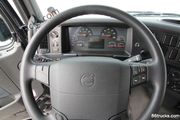 Volvo FH Heavy Truck 460 hp 4X2(6 wheels) Tractor Truck Cab (3) | 86Trucks