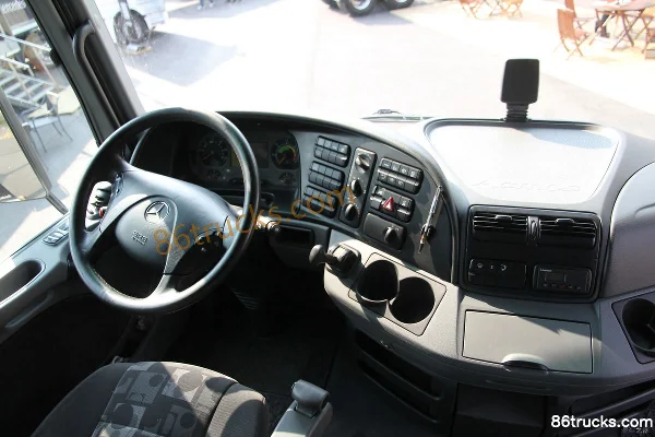 Mercedes-Benz Actros Heavy Truck 480 hp 6X2(8 wheels) 7.3m Van Cargo Truck (Model 2548L) Cab (2) | 86Trucks