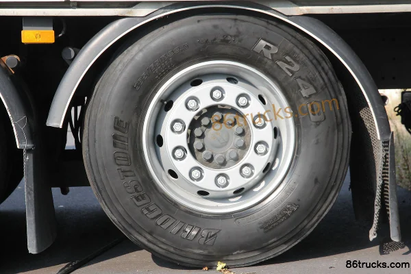 Mercedes-Benz Actros Heavy Truck 480 hp 6X2(8 wheels) 7.3m Van Cargo Truck (Model 2548L) Chassis (1) | 86Trucks