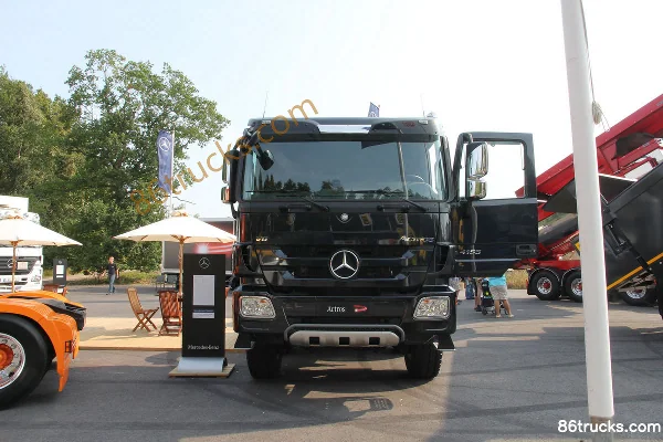 Mercedes-Benz Actros Heavy Truck 550 hp 8X8(12 wheels) Cargo Truck (Model 4155 Chassis) Exterior