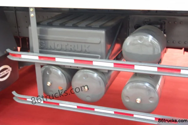 Shijun Geaolei camion lourd 310 ch 8X4(12 roues) camion porteur fourgon Cabine (1) | 86Trucks