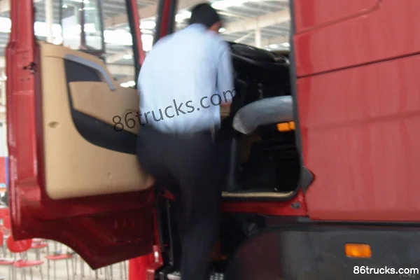 Shijun Geaolei Heavy Truck 375 hp 4X2(6 wheels) Tractor Truck Chassis (3) | 86Trucks