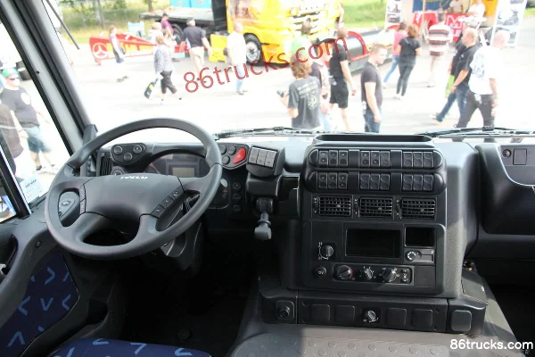 IVECO Trakker Series Heavy Truck 500 hp 6X4(10 wheels) Dump Truck (Chassis) Cab (3) | 86Trucks