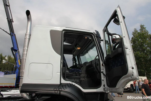 IVECO Trakker Series Heavy Truck 500 hp 6X4(10 wheels) Dump Truck (Chassis) Cab (1) | 86Trucks
