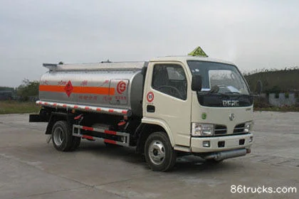 Chusheng Chusheng Dongfeng chassis fuel tanker truck