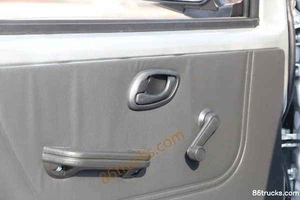 Dongfeng T3 (formerly Xiaobawang W) 1.5L 113hp 4X2(6 wheels) 3.7m single row box truck (China VI) Cab (2) | 86Trucks