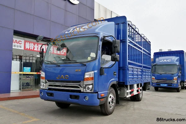 JAC Shuailing Q6 152hp 4X2(6 wheels) 4.18m single-row stake light truck Exterior (3) | 86Trucks