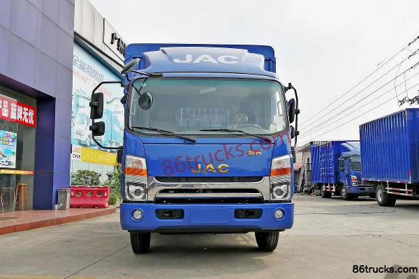 JAC Shuailing Q6 152hp 4X2(6 wheels) 4.18m single-row stake light truck Exterior (2) | 86Trucks