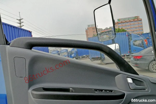 JAC Shuailing Q6 152hp 4X2(6 wheels) 4.18m single-row stake light truck Cab (2) | 86Trucks