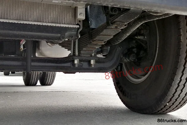 JAC Shuailing Q6 152hp 4X2(6 wheels) 4.18m single-row stake light truck Chassis (3) | 86Trucks