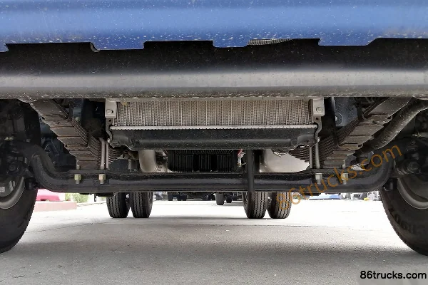 JAC Shuailing Q6 152hp 4X2(6 wheels) 4.18m single-row stake light truck Chassis (1) | 86Trucks
