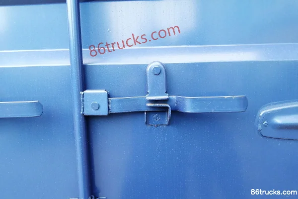 JAC Shuailing Q6 152hp 4X2(6 wheels) 4.18m single-row stake light truck Body (3) | 86Trucks