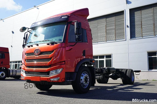 FAW Jiefang Qingdao Long V Medium Truck 2.0 Edition 180hp 4X2(6 wheels) 7.8m Van Cargo Truck Chassis Exterior (3) | 86Trucks