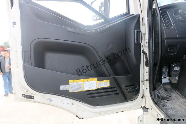 FAW Jiefang J6L 220hp 4X2(6 wheels) Car Transporter (Haipeng) Cab (1) | 86Trucks