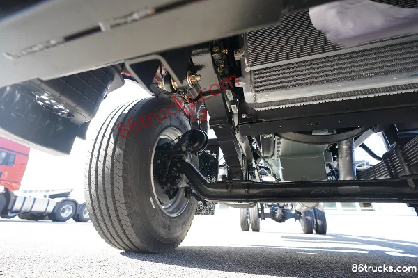 FAW Jiefang Qingdao Long V Medium Truck 2.0 Edition 180hp 4X2(6 wheels) 7.8m Van Cargo Truck Chassis (2) | 86Trucks