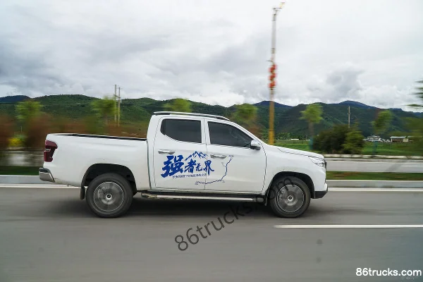 Changan Kaicheng F70 Standard Edition 2.5T Diesel 129hp 4WD Standard Wheelbase Double Row Pickup Exterior (3) | 86Trucks