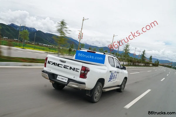 Changan Kaicheng F70 Standard Edition 2.5T Diesel 129hp 4WD Standard Wheelbase Double Row Pickup Exterior (2) | 86Trucks