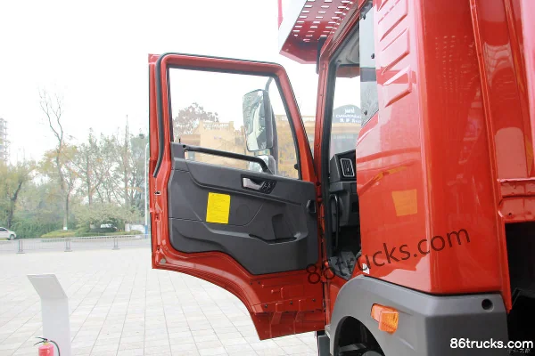 FAW Jiefang Qingdao HanV 320 hp 6X2(8 wheels) Center-axle Vehicle Transporter (Dachai) Cab (1) | 86Trucks