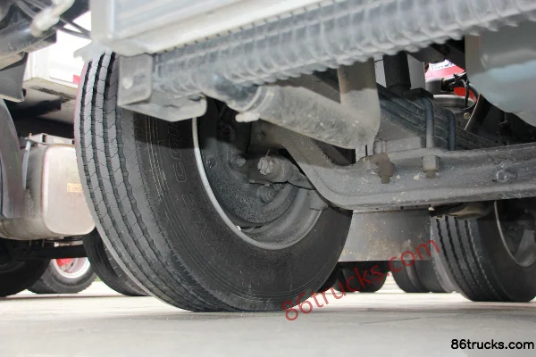 FAW Jiefang Qingdao HanV 320 hp 6X2(8 wheels) Center-axle Vehicle Transporter (Dachai) Chassis (2) | 86Trucks