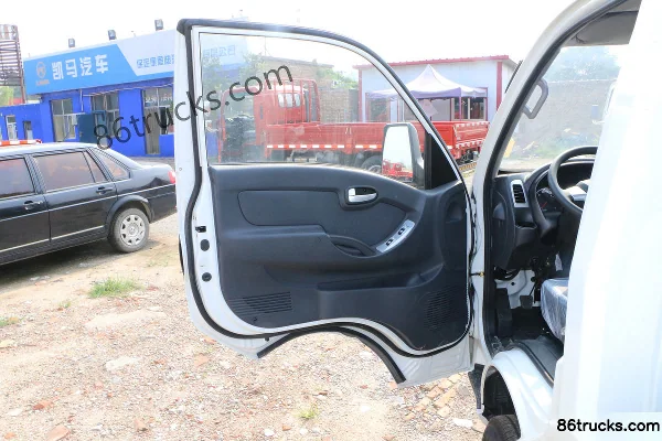 Kama Ruihang X1 1.5L 110hp 4X2(6 wheels) 3.98m Single Row Flatbed Micro Truck Cab (1) | 86Trucks