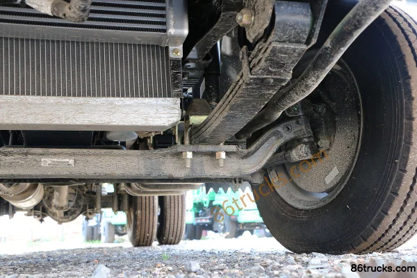 Tangjun Ouling K1 Series 110 hp 4X2(6 wheels) 3.7m single-row cab flatbed light truck Chassis (3) | 86Trucks