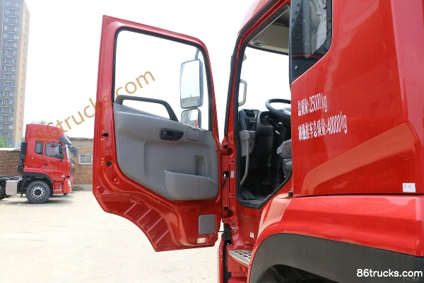 Dongfeng Commercial Vehicle Tianlong Heavy Truck Qihang Edition 450hp 6X4(10 wheels) Dangerous Goods Tractor Truck (435 Rear Axle) Cab (1)