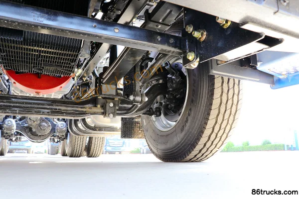 Foton Auman GTL 6 series heavy truck 430 hp 6X4(10 wheels) tractor truck Chassis (3) | 86Trucks