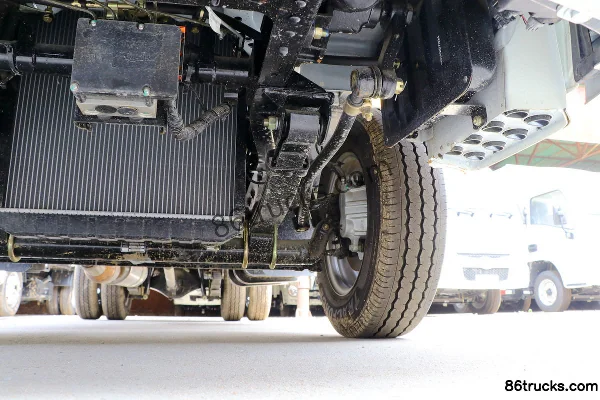 Yuejin Fuxing S100Q 1.6L 123hp 4X2(6 wheels) Gasoline 2.65m Double Row Stake Truck Chassis (3) | 86Trucks