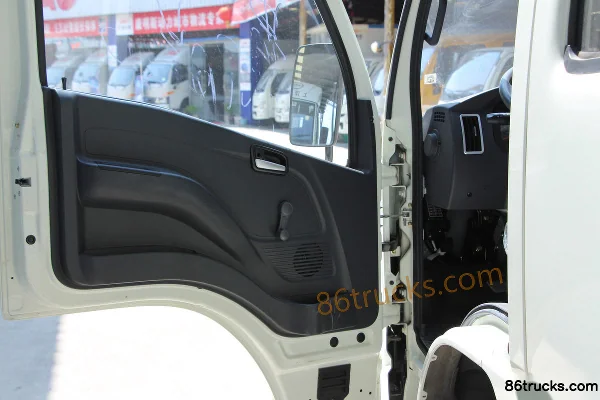 Yuejin Xiaofuxing S50Q 1.5L 110 hp 4X2(6 wheels) Gasoline 2.605m Double Row Flatbed Mini Truck Cab (1) | 86Trucks
