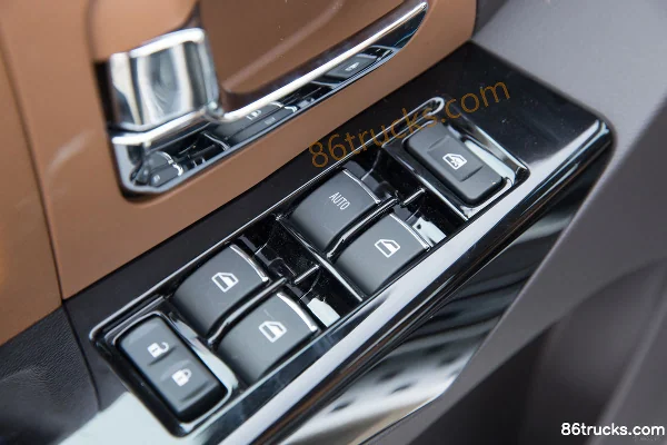 Qiling Auto T7 2019 Super Luxury Edition 204 hp 2.0T Gasoline PLUS 4WD Standard Wheelbase Double Row Pickup Cab (2) | 86Trucks
