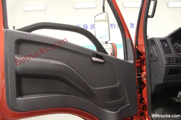 Yuejin Shangjun X500-33 2019 143hp 4X2(6 wheels) 4.2m Single Row Flatbed Light Truck Cab (2) | 86Trucks