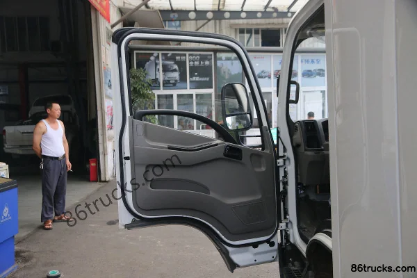 JMC Kairui EV 4.5T 4.15m Single Row Pure Electric Van Light Truck 82kWh 4X2(6 wheels) Interior (1) | 86Trucks