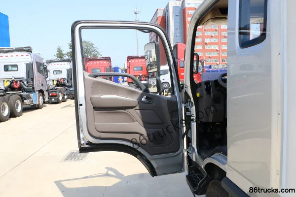 Foton Aumark S3 Series High-Efficiency Express Freight Version 156 hp 4X2(6 wheels) 3.8m Semi-Row Van Light Truck Cab (1) | 86Trucks