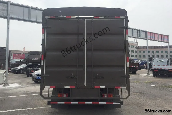 Sinotruk HOWO Hanjiang 156hp 4X2(6 wheels) 4.15m Single Row Stake Light Truck Exterior (3) | 86Trucks