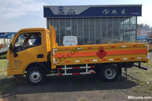 Yuejin Xiaofuxing S70 113 hp 4X2(6 wheels) 3.65m gas cylinder transport truck Exterior (2) | 86Trucks