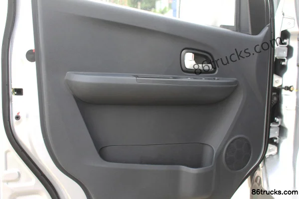 Changan Light Vehicle Ruixiang M60 2019 Standard 116 hp 6-Seat 1.5L Gasoline Flat Roof Rear Hatch Light Bus (China VI) Cab (3) | 86Trucks