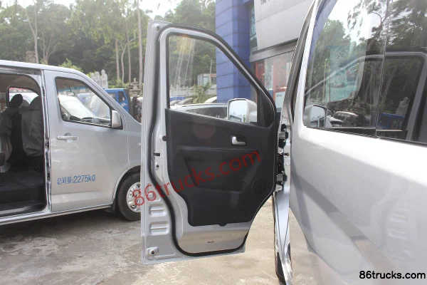 Changan Light Vehicle Ruixiang M60 2019 Standard 116 hp 6-Seat 1.5L Gasoline Flat Roof Rear Hatch Light Bus (China VI) Cab (2) | 86Trucks