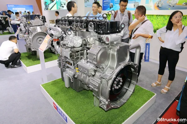 Yuchai YCK15520N-60 520 hp 15L China VI Natural Gas Engine Exterior (2) | 86Trucks