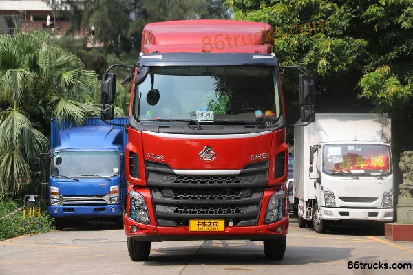 Dongfeng Liuqi New Chenglong M3 200 hp 4X2(6 wheels) 7.8m Box Cargo Truck Exterior (2) | 86Trucks