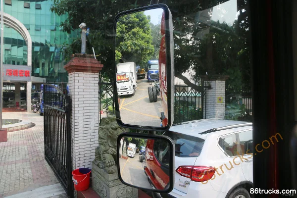Dongfeng Liuqi New Chenglong M3 200 hp 4X2(6 wheels) 7.8m Box Cargo Truck Cab (3) | 86Trucks