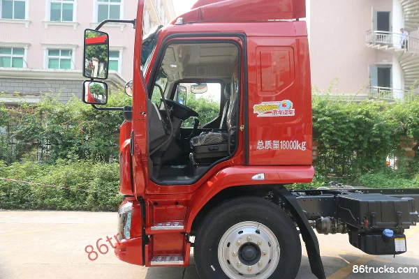 Dongfeng Liuqi New Chenglong M3 200 hp 4X2(6 wheels) 7.8m Box Cargo Truck Cab (2) | 86Trucks