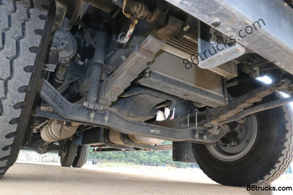 Foton Ruowo ES5 220 hp 4X2(6 wheels) 7.8m van cargo truck (1098 rear axle) Chassis (2) | 86Trucks